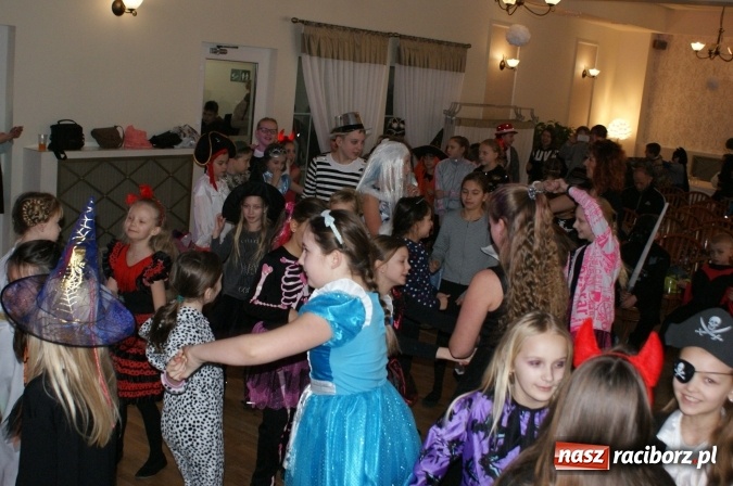 Zdjęcie w galerii na portalu naszraciborz.pl: Karnawałowy bal przebierańców w ramach ferii zimowych w raciborskich klubach SM Nowoczesna wiadomości z regionu