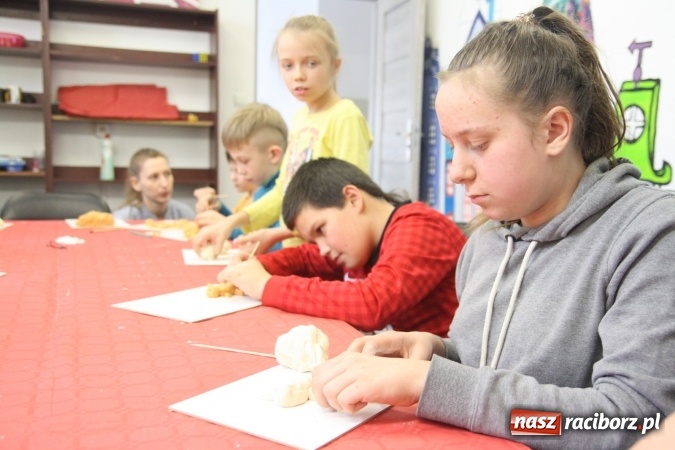 Zdjęcie w galerii na portalu naszraciborz.pl: Bolek i Lolek, angielska zima oraz miasto z plasteliny, czyli intensywne ferie w GCK w Nędzy  wiadomości z regionu