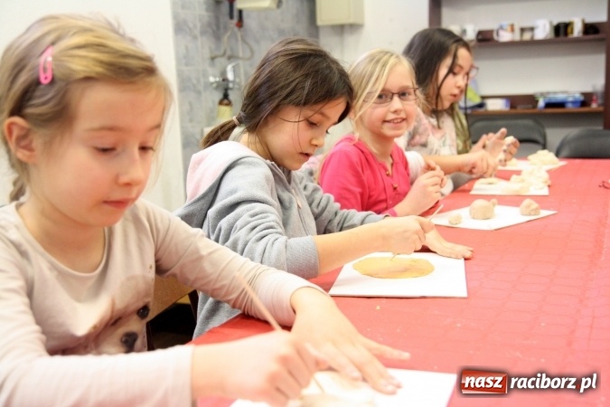 Zdjęcie w galerii na portalu naszraciborz.pl: Bolek i Lolek, angielska zima oraz miasto z plasteliny, czyli intensywne ferie w GCK w Nędzy  wiadomości z regionu
