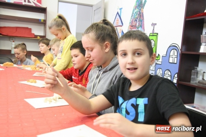 Zdjęcie w galerii na portalu naszraciborz.pl: Bolek i Lolek, angielska zima oraz miasto z plasteliny, czyli intensywne ferie w GCK w Nędzy  wiadomości z regionu