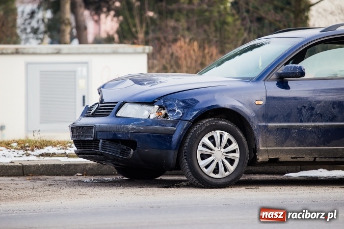 Zdjęcie w galerii na portalu naszraciborz.pl: Kolizja trzech samochodów na Hulczyńskiej wiadomości z regionu