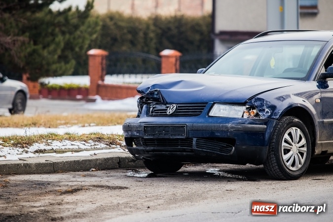 Zdjęcie w galerii na portalu naszraciborz.pl: Kolizja trzech samochodów na Hulczyńskiej wiadomości z regionu