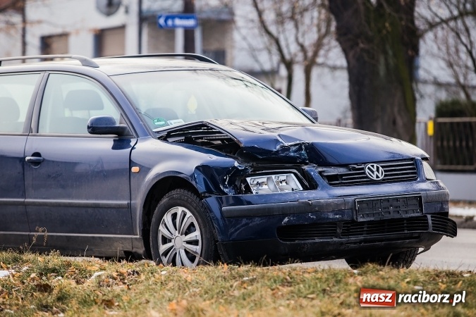 Zdjęcie w galerii na portalu naszraciborz.pl: Kolizja trzech samochodów na Hulczyńskiej wiadomości z regionu