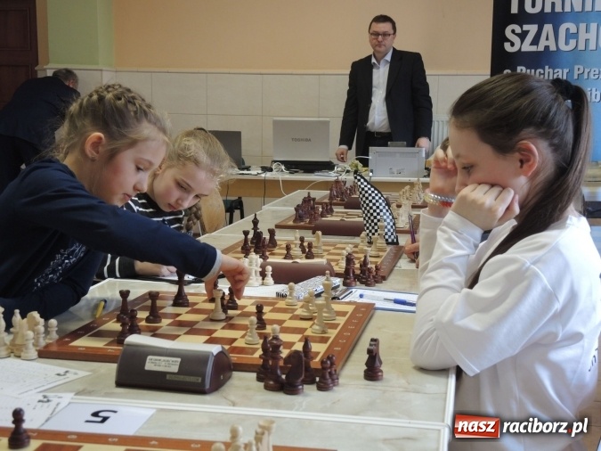 Zdjęcie w galerii na portalu naszraciborz.pl: XVII Międzynarodowy Turniej Szachowy o Puchar Prezydenta. Dzieci i młodzież zakończyły rywalizację wiadomości z regionu
