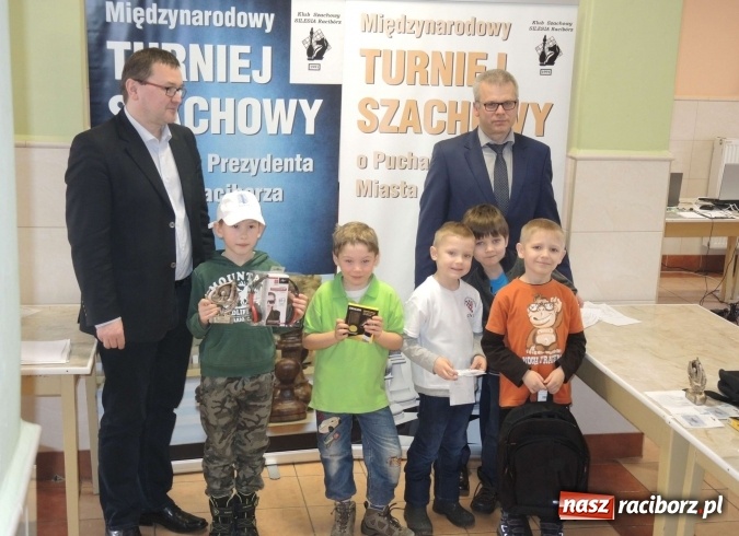Zdjęcie w galerii na portalu naszraciborz.pl: XVII Międzynarodowy Turniej Szachowy o Puchar Prezydenta. Dzieci i młodzież zakończyły rywalizację wiadomości z regionu