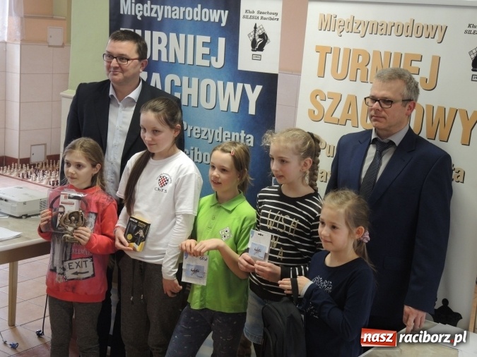 Zdjęcie w galerii na portalu naszraciborz.pl: XVII Międzynarodowy Turniej Szachowy o Puchar Prezydenta. Dzieci i młodzież zakończyły rywalizację wiadomości z regionu