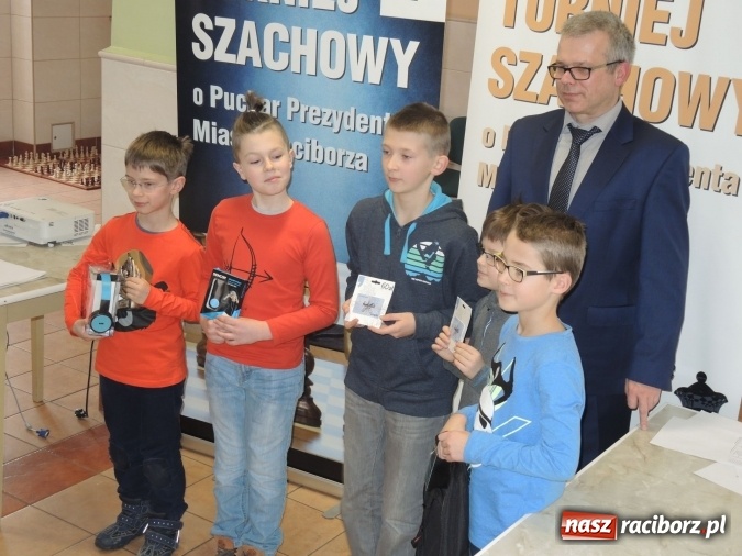 Zdjęcie w galerii na portalu naszraciborz.pl: XVII Międzynarodowy Turniej Szachowy o Puchar Prezydenta. Dzieci i młodzież zakończyły rywalizację wiadomości z regionu