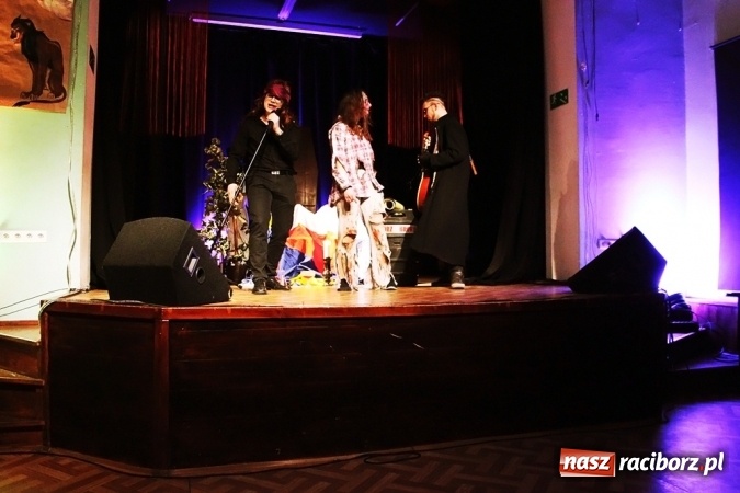 Zdjęcie w galerii na portalu naszraciborz.pl: Piętnaście lat zobowiązuje, więc Irrealis mocno pracuje wiadomości z regionu