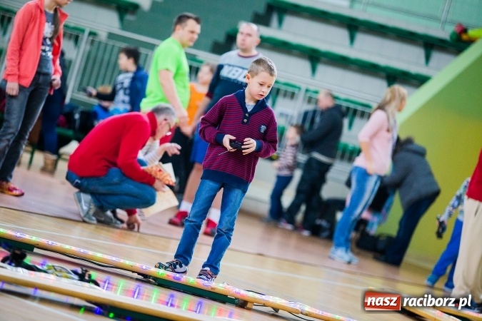 Zdjęcie w galerii na portalu naszraciborz.pl: Mistrzostwa Raciborza Aut Zdalnie Sterowanych w Arenie Rafako wiadomości z regionu