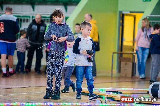 Zdjęcie w galerii na portalu naszraciborz.pl: Mistrzostwa Raciborza Aut Zdalnie Sterowanych w Arenie Rafako wiadomości z regionu