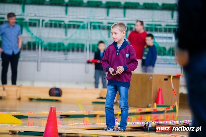 Zdjęcie w galerii na portalu naszraciborz.pl: Mistrzostwa Raciborza Aut Zdalnie Sterowanych w Arenie Rafako wiadomości z regionu