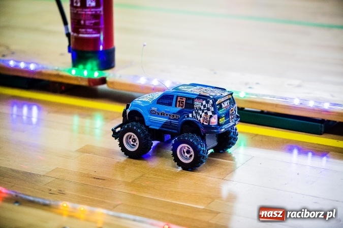 Zdjęcie w galerii na portalu naszraciborz.pl: Mistrzostwa Raciborza Aut Zdalnie Sterowanych w Arenie Rafako wiadomości z regionu