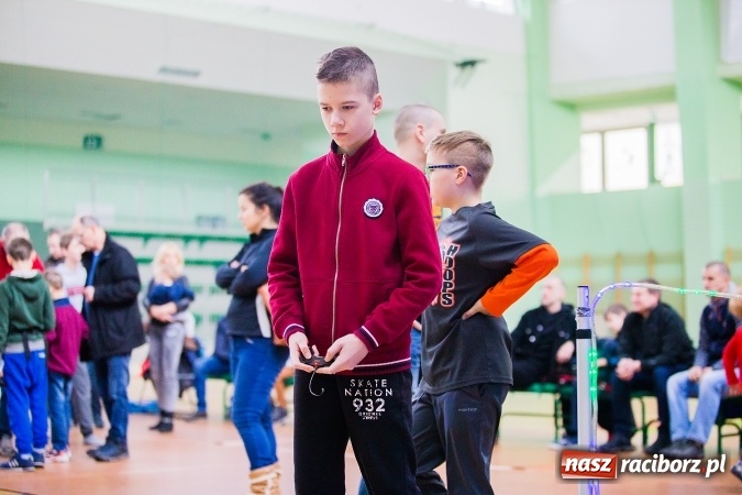 Zdjęcie w galerii na portalu naszraciborz.pl: Mistrzostwa Raciborza Aut Zdalnie Sterowanych w Arenie Rafako wiadomości z regionu