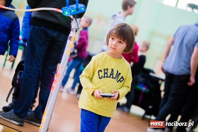 Zdjęcie w galerii na portalu naszraciborz.pl: Mistrzostwa Raciborza Aut Zdalnie Sterowanych w Arenie Rafako wiadomości z regionu