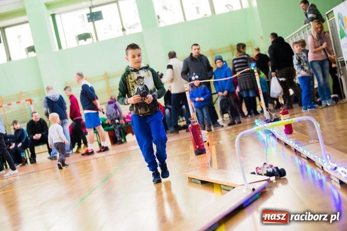 Zdjęcie w galerii na portalu naszraciborz.pl: Mistrzostwa Raciborza Aut Zdalnie Sterowanych w Arenie Rafako wiadomości z regionu