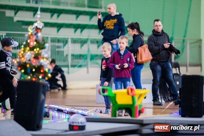 Zdjęcie w galerii na portalu naszraciborz.pl: Mistrzostwa Raciborza Aut Zdalnie Sterowanych w Arenie Rafako wiadomości z regionu