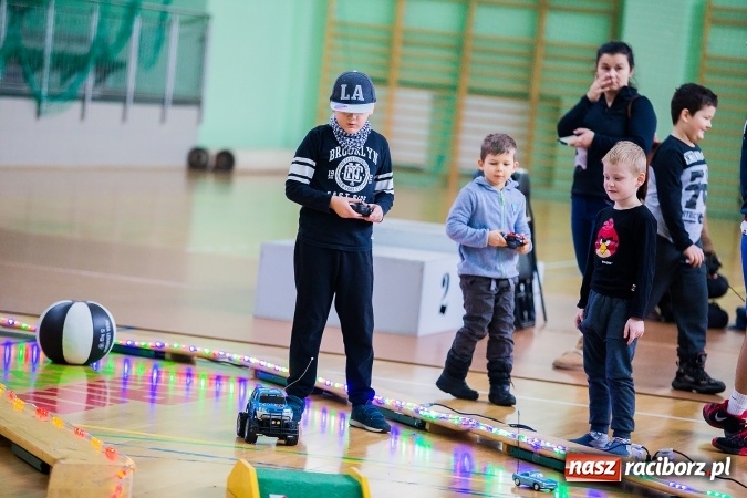 Zdjęcie w galerii na portalu naszraciborz.pl: Mistrzostwa Raciborza Aut Zdalnie Sterowanych w Arenie Rafako wiadomości z regionu
