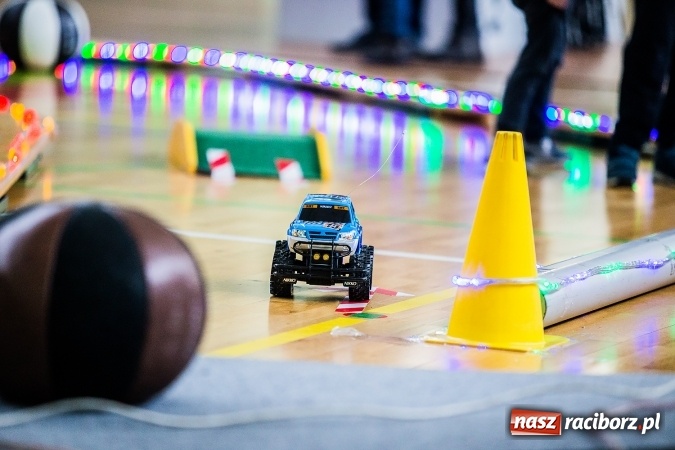 Zdjęcie w galerii na portalu naszraciborz.pl: Mistrzostwa Raciborza Aut Zdalnie Sterowanych w Arenie Rafako wiadomości z regionu