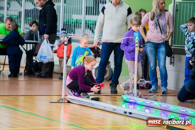 Zdjęcie w galerii na portalu naszraciborz.pl: Mistrzostwa Raciborza Aut Zdalnie Sterowanych w Arenie Rafako wiadomości z regionu