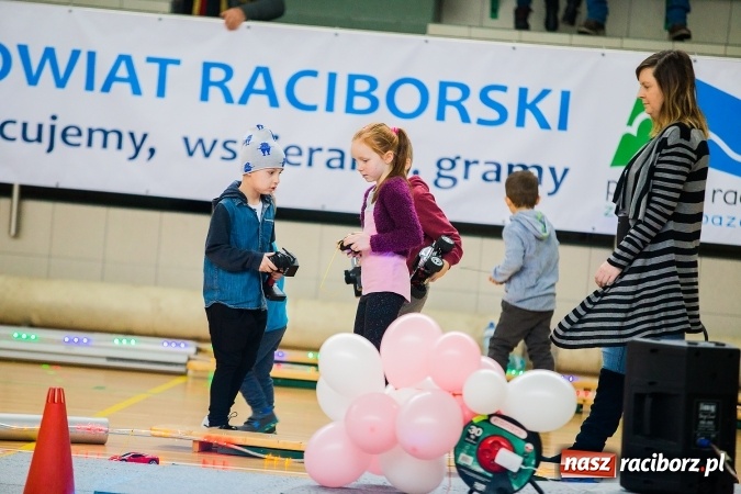 Zdjęcie w galerii na portalu naszraciborz.pl: Mistrzostwa Raciborza Aut Zdalnie Sterowanych w Arenie Rafako wiadomości z regionu