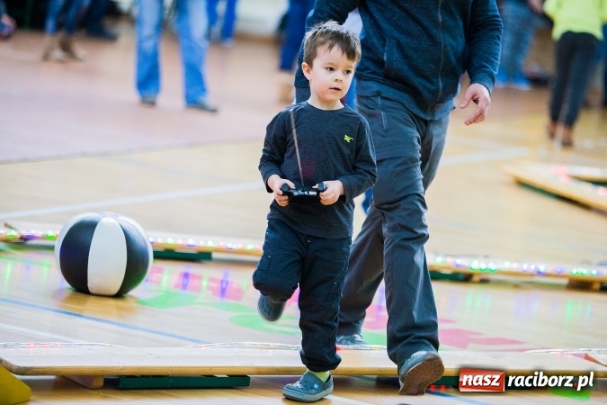 Zdjęcie w galerii na portalu naszraciborz.pl: Mistrzostwa Raciborza Aut Zdalnie Sterowanych w Arenie Rafako wiadomości z regionu