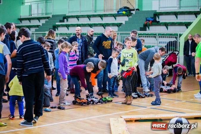 Zdjęcie w galerii na portalu naszraciborz.pl: Mistrzostwa Raciborza Aut Zdalnie Sterowanych w Arenie Rafako wiadomości z regionu