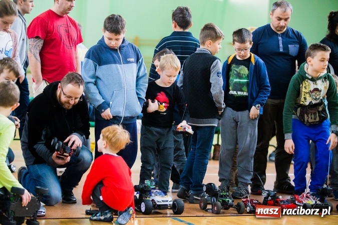 Zdjęcie w galerii na portalu naszraciborz.pl: Mistrzostwa Raciborza Aut Zdalnie Sterowanych w Arenie Rafako wiadomości z regionu