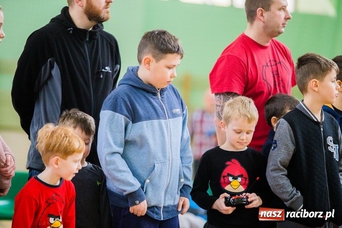 Zdjęcie w galerii na portalu naszraciborz.pl: Mistrzostwa Raciborza Aut Zdalnie Sterowanych w Arenie Rafako wiadomości z regionu