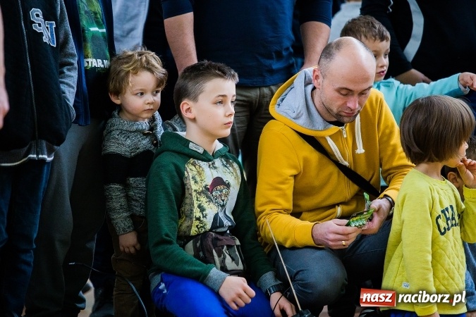 Zdjęcie w galerii na portalu naszraciborz.pl: Mistrzostwa Raciborza Aut Zdalnie Sterowanych w Arenie Rafako wiadomości z regionu