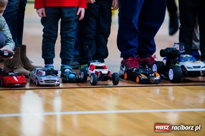 Zdjęcie w galerii na portalu naszraciborz.pl: Mistrzostwa Raciborza Aut Zdalnie Sterowanych w Arenie Rafako wiadomości z regionu