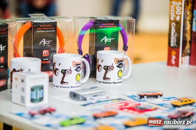 Zdjęcie w galerii na portalu naszraciborz.pl: Mistrzostwa Raciborza Aut Zdalnie Sterowanych w Arenie Rafako wiadomości z regionu