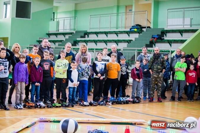 Zdjęcie w galerii na portalu naszraciborz.pl: Mistrzostwa Raciborza Aut Zdalnie Sterowanych w Arenie Rafako wiadomości z regionu