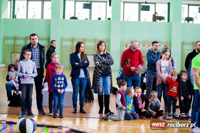 Zdjęcie w galerii na portalu naszraciborz.pl: Mistrzostwa Raciborza Aut Zdalnie Sterowanych w Arenie Rafako wiadomości z regionu