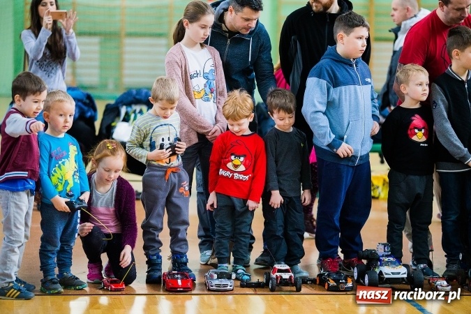 Zdjęcie w galerii na portalu naszraciborz.pl: Mistrzostwa Raciborza Aut Zdalnie Sterowanych w Arenie Rafako wiadomości z regionu