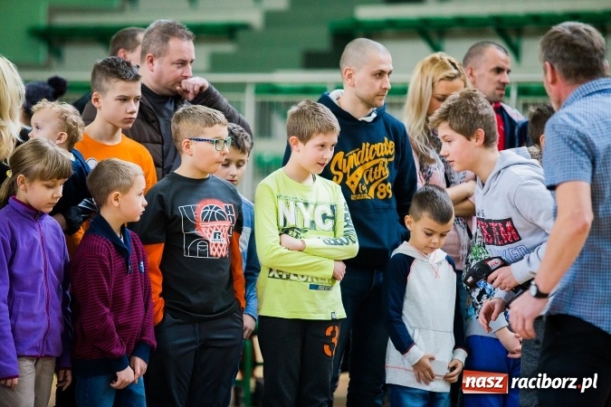 Zdjęcie w galerii na portalu naszraciborz.pl: Mistrzostwa Raciborza Aut Zdalnie Sterowanych w Arenie Rafako wiadomości z regionu