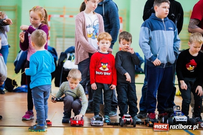 Zdjęcie w galerii na portalu naszraciborz.pl: Mistrzostwa Raciborza Aut Zdalnie Sterowanych w Arenie Rafako wiadomości z regionu