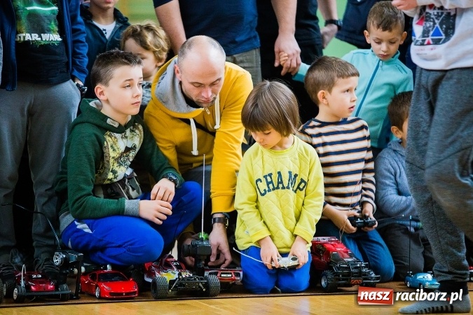 Zdjęcie w galerii na portalu naszraciborz.pl: Mistrzostwa Raciborza Aut Zdalnie Sterowanych w Arenie Rafako wiadomości z regionu
