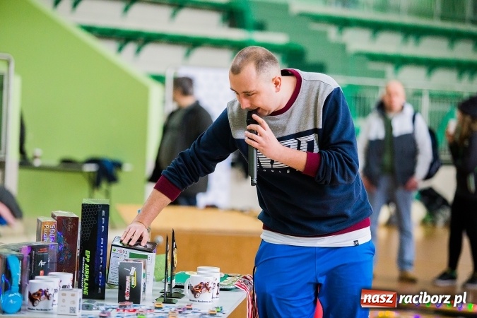Zdjęcie w galerii na portalu naszraciborz.pl: Mistrzostwa Raciborza Aut Zdalnie Sterowanych w Arenie Rafako wiadomości z regionu