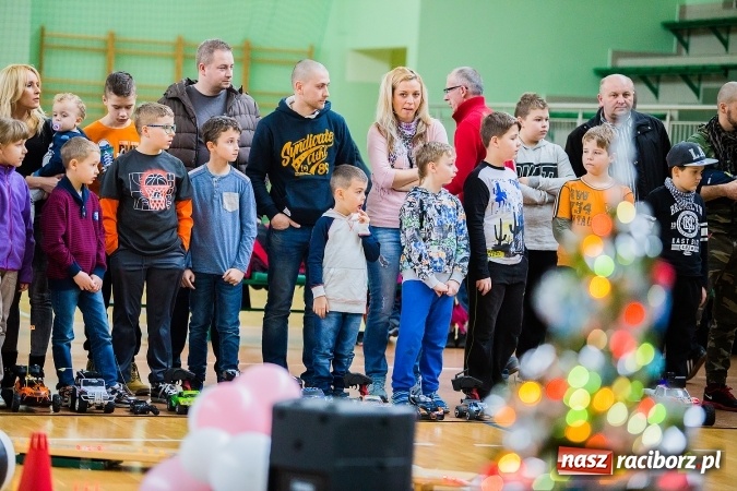Zdjęcie w galerii na portalu naszraciborz.pl: Mistrzostwa Raciborza Aut Zdalnie Sterowanych w Arenie Rafako wiadomości z regionu