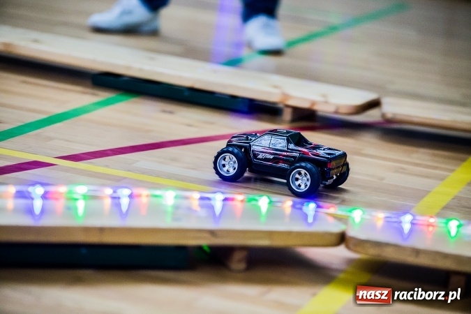 Zdjęcie w galerii na portalu naszraciborz.pl: Mistrzostwa Raciborza Aut Zdalnie Sterowanych w Arenie Rafako wiadomości z regionu
