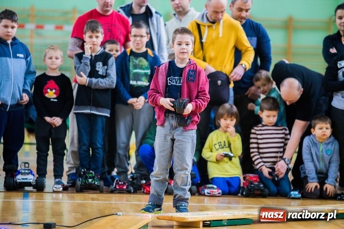Zdjęcie w galerii na portalu naszraciborz.pl: Mistrzostwa Raciborza Aut Zdalnie Sterowanych w Arenie Rafako wiadomości z regionu