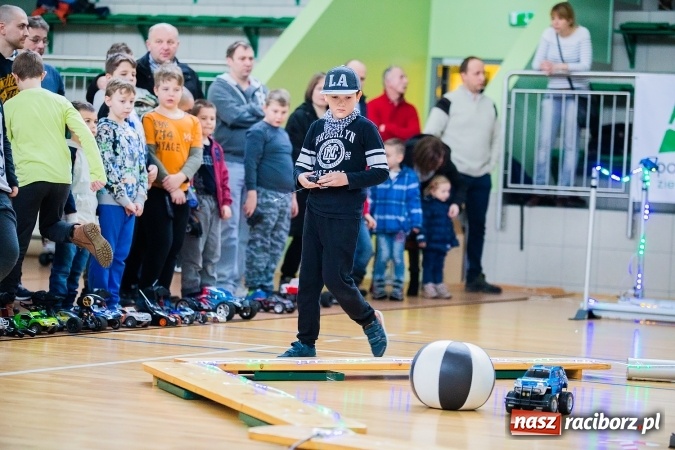 Zdjęcie w galerii na portalu naszraciborz.pl: Mistrzostwa Raciborza Aut Zdalnie Sterowanych w Arenie Rafako wiadomości z regionu
