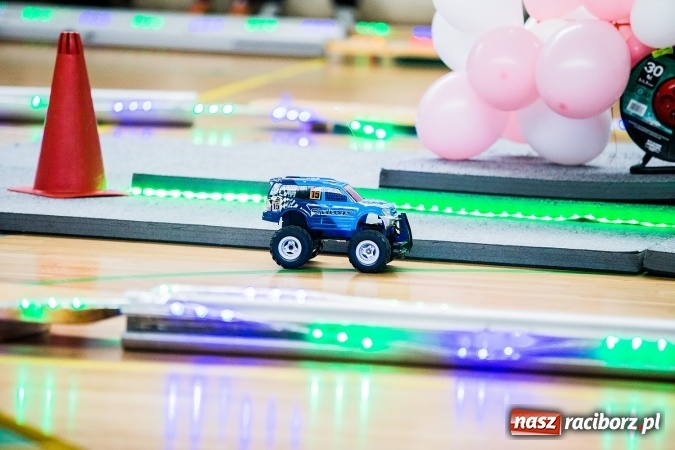 Zdjęcie w galerii na portalu naszraciborz.pl: Mistrzostwa Raciborza Aut Zdalnie Sterowanych w Arenie Rafako wiadomości z regionu
