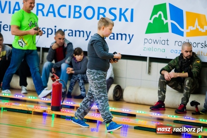 Zdjęcie w galerii na portalu naszraciborz.pl: Mistrzostwa Raciborza Aut Zdalnie Sterowanych w Arenie Rafako wiadomości z regionu