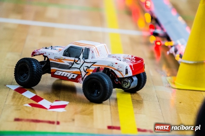 Zdjęcie w galerii na portalu naszraciborz.pl: Mistrzostwa Raciborza Aut Zdalnie Sterowanych w Arenie Rafako wiadomości z regionu