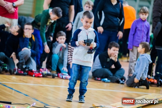 Zdjęcie w galerii na portalu naszraciborz.pl: Mistrzostwa Raciborza Aut Zdalnie Sterowanych w Arenie Rafako wiadomości z regionu