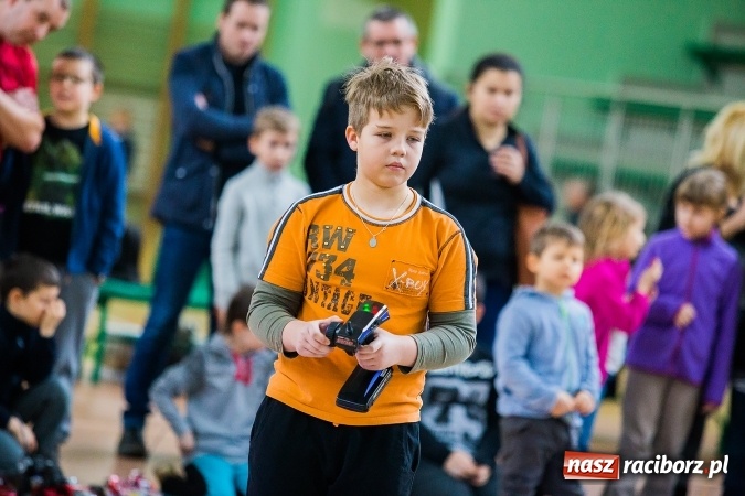 Zdjęcie w galerii na portalu naszraciborz.pl: Mistrzostwa Raciborza Aut Zdalnie Sterowanych w Arenie Rafako wiadomości z regionu