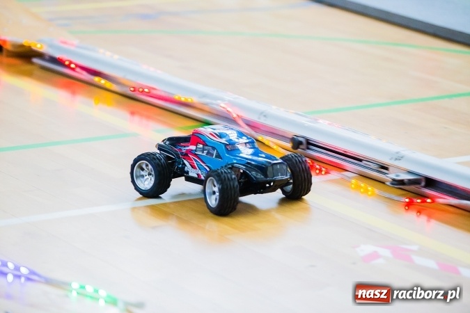 Zdjęcie w galerii na portalu naszraciborz.pl: Mistrzostwa Raciborza Aut Zdalnie Sterowanych w Arenie Rafako wiadomości z regionu