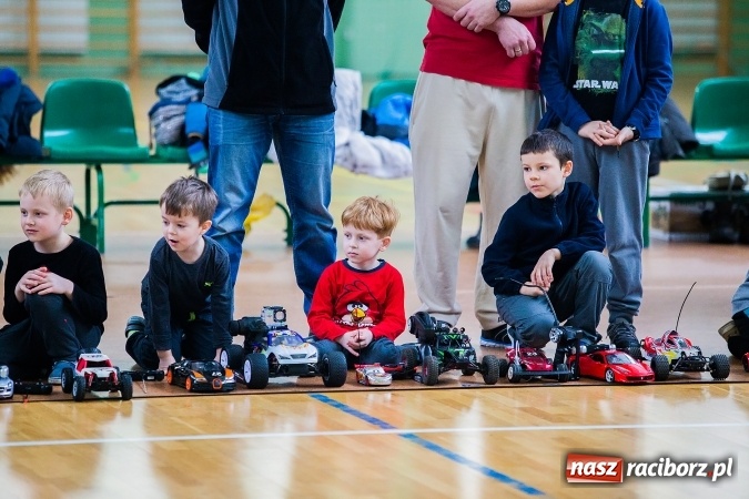 Zdjęcie w galerii na portalu naszraciborz.pl: Mistrzostwa Raciborza Aut Zdalnie Sterowanych w Arenie Rafako wiadomości z regionu