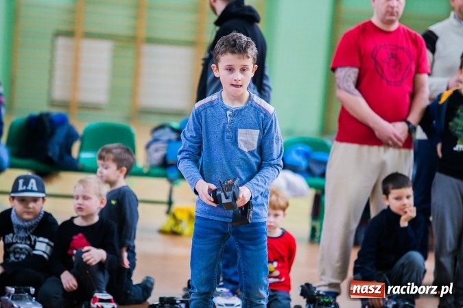 Zdjęcie w galerii na portalu naszraciborz.pl: Mistrzostwa Raciborza Aut Zdalnie Sterowanych w Arenie Rafako wiadomości z regionu